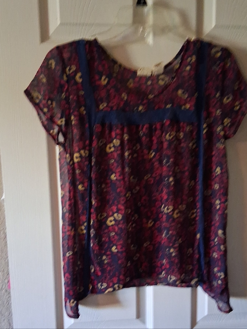 Mudd Burgundy Floral Short-Sleeve Blouse with Blue Trim